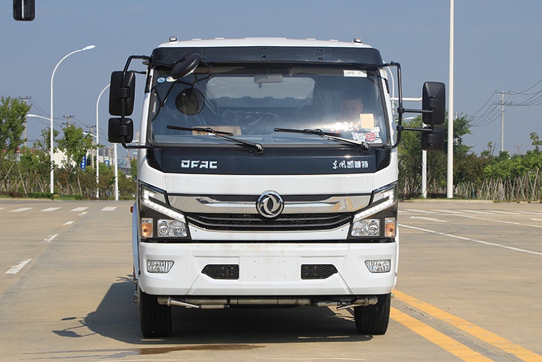 東風(fēng)大多利卡9噸噴霧車(chē)